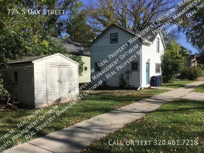 Building Photo - 1 1/4 Story Single Family Home with 3 bedr...