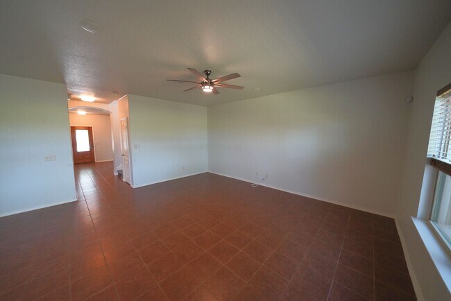 Building Photo - Great 4 Bedroom Home Now Available in Cibo...