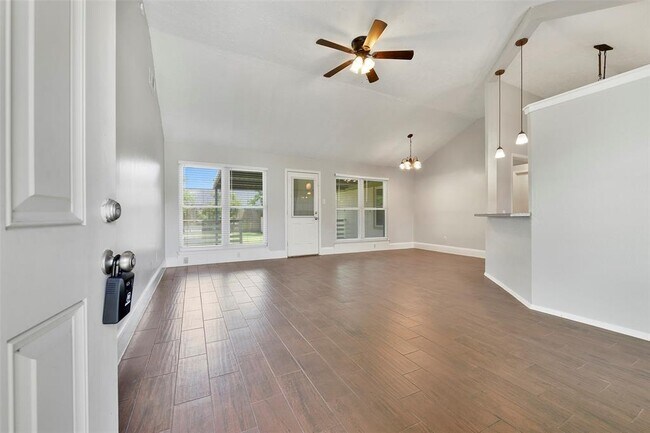 Building Photo - 2502 Ewell Dr