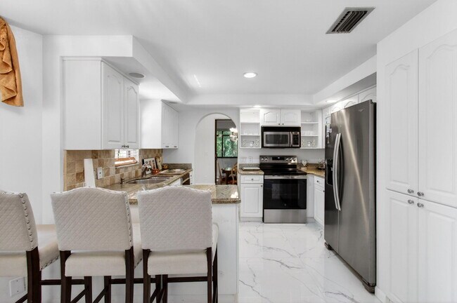 Building Photo - 7865 La Mirada Dr