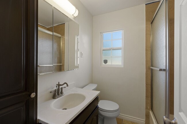 Building Photo - 15424 Mayall St