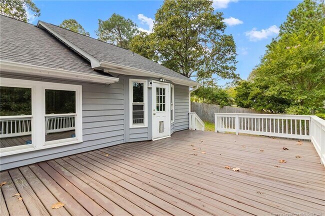 Building Photo - 904 Dandridge Dr