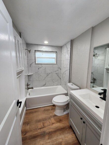 Building Photo - 1835 Joyce St