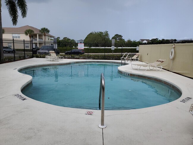 Building Photo - 1045 Venetian Dr