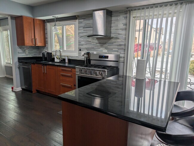 Building Photo - 7074 Foxridge Dr