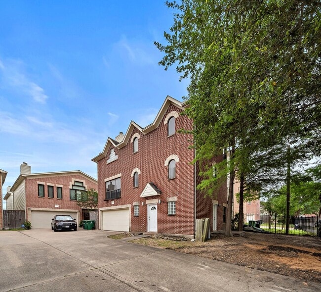 Primary Photo - 9709 Riddlewood Ln