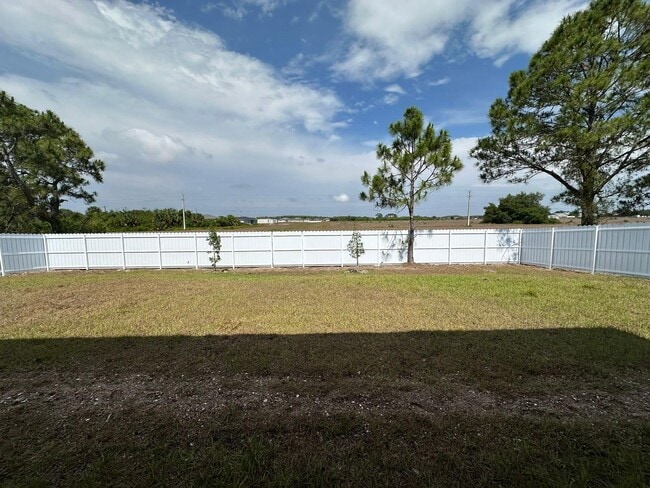 Building Photo - 6033 Kumquat Cir