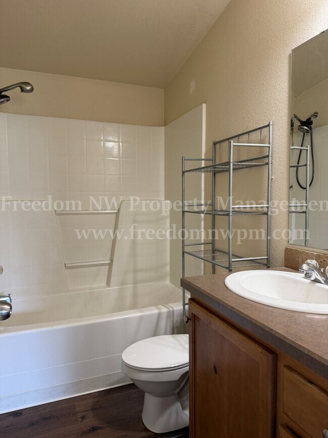 Building Photo - 1411 SE Fireweed Rd
