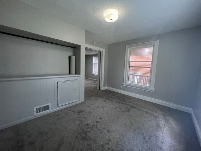 Building Photo - 738 Fountain St NE