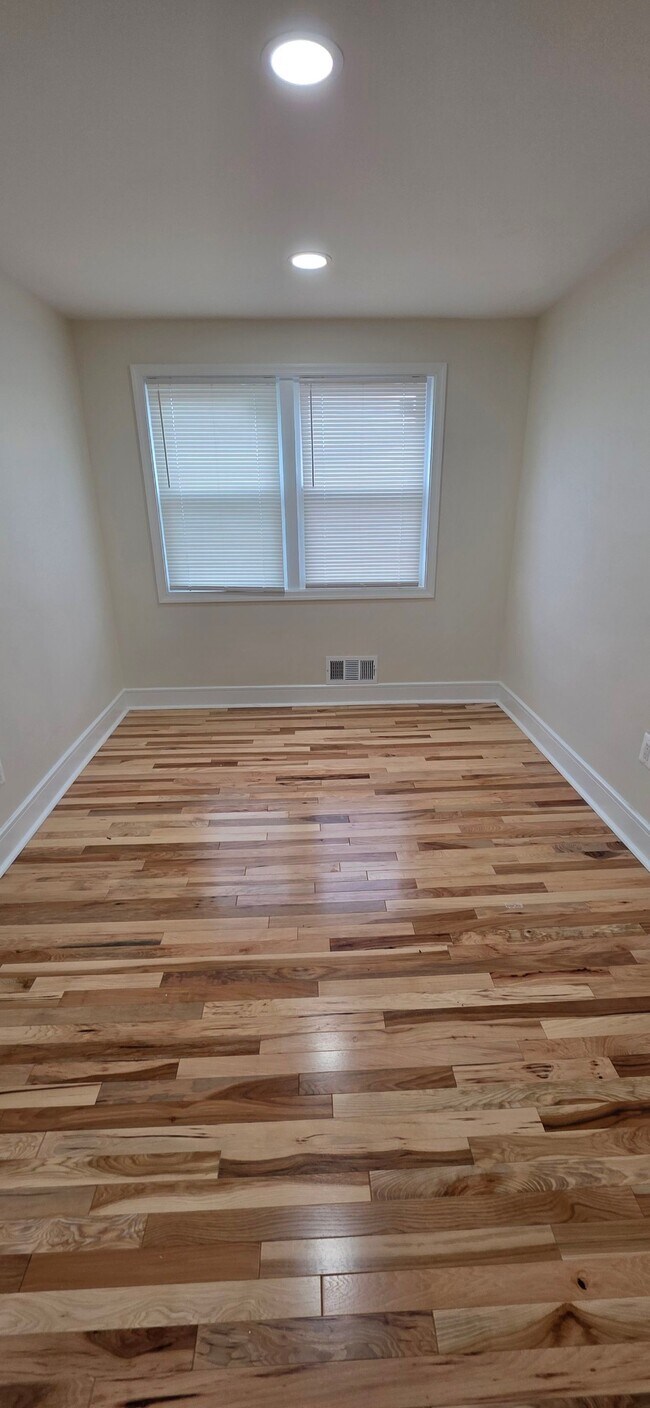 Building Photo - 4267 Labyrinth Rd