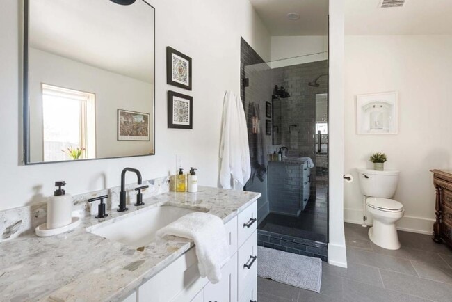 Building Photo - 955 Wylie St SE