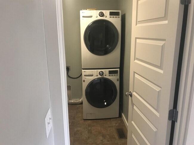 Building Photo - 1717 Bluestone Dr