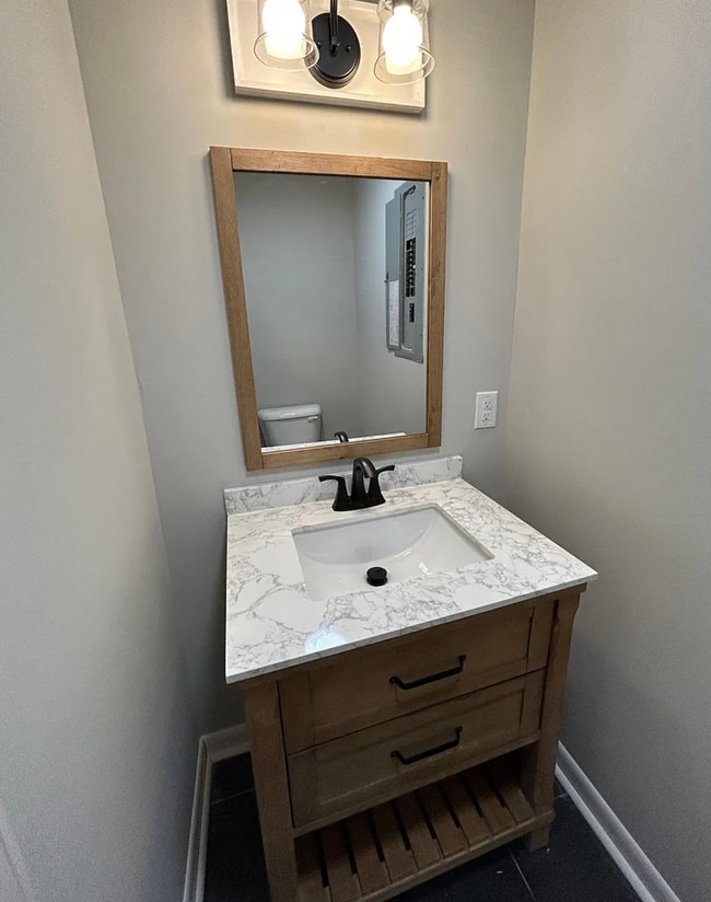 Building Photo - 1021 Old Bishop Rd