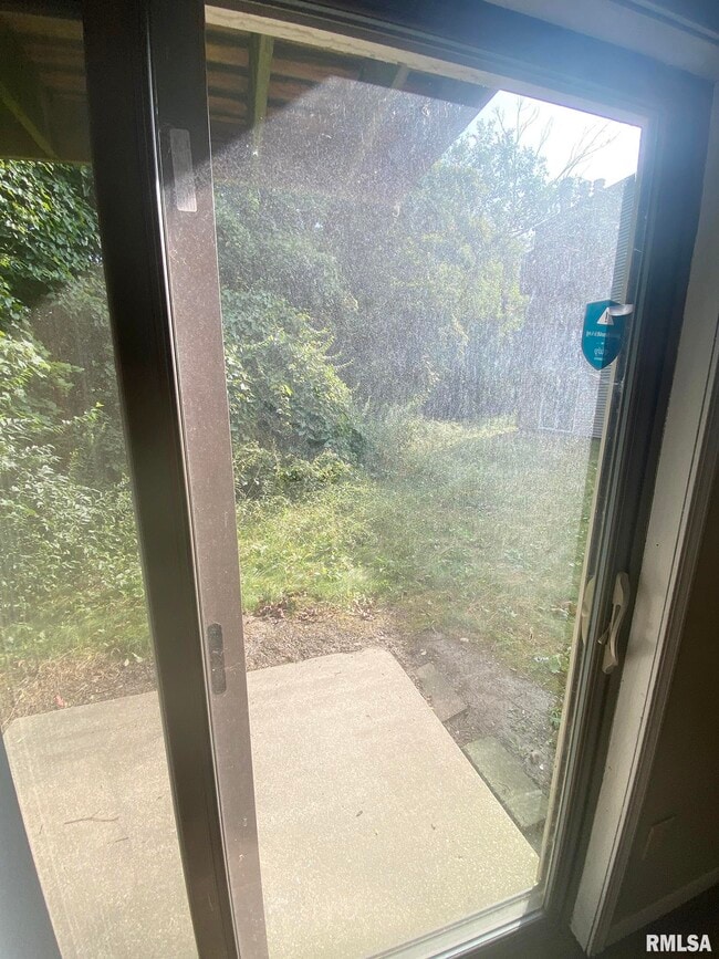 Building Photo - 5905 W Ridgecrest Dr