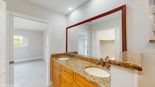 Building Photo - 221 Sudbury Dr