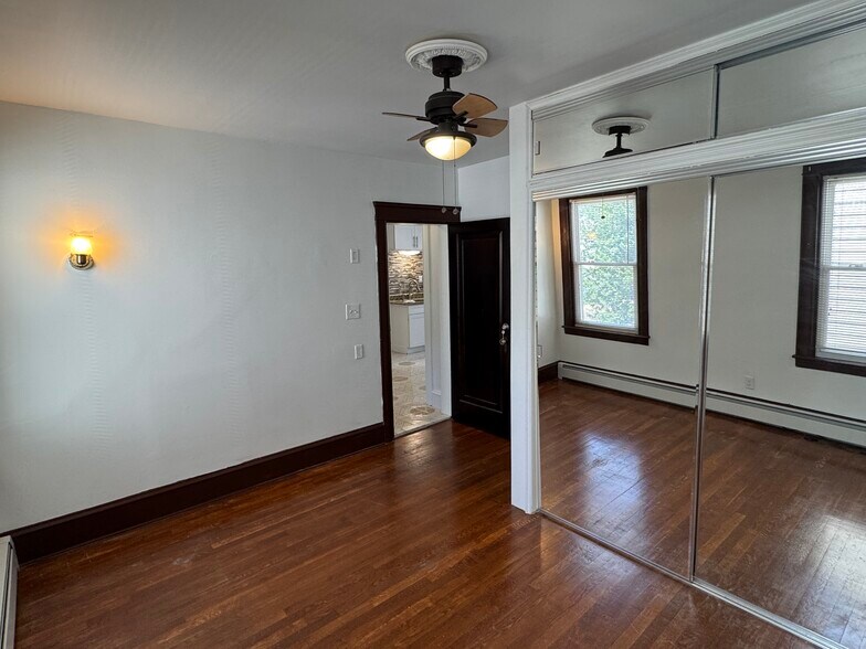 Building Photo - 653 Pleasant Valley Pky
