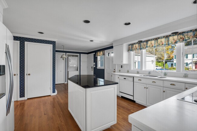 Building Photo - 14 Neptune Ave