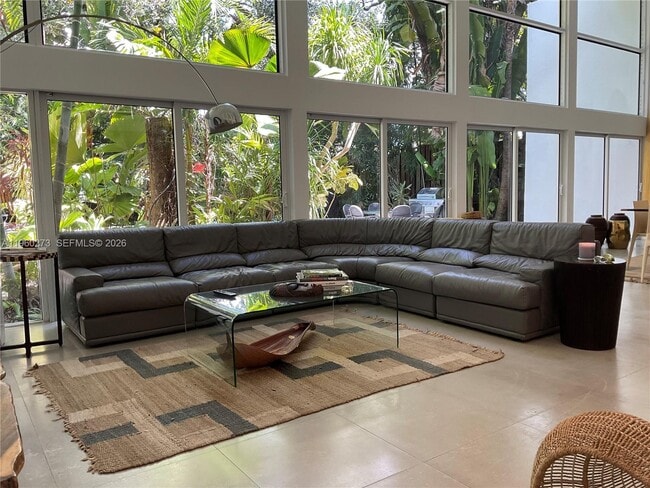Building Photo - 2485 Inagua Ave