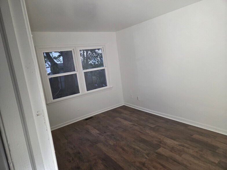 Building Photo - 1012 W 36th St