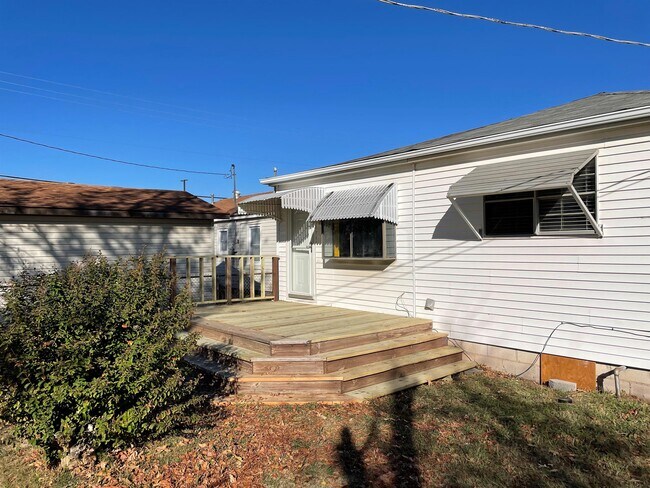 Building Photo - 700 Traub Pl