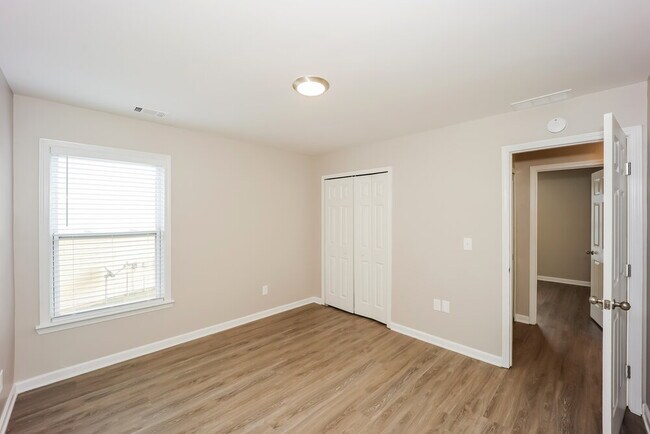 Building Photo - 10 Carlisle St