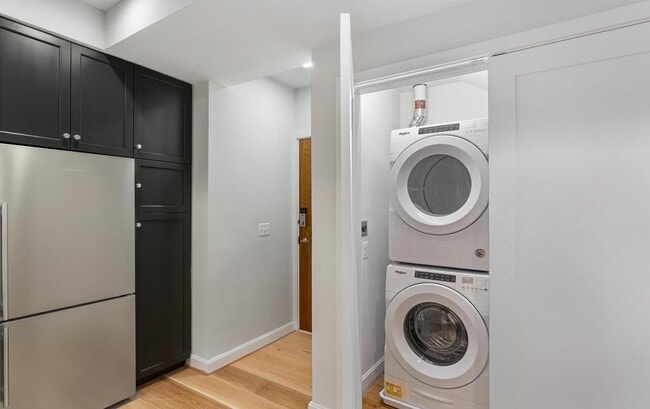 Building Photo - 2248 Ontario Rd NW