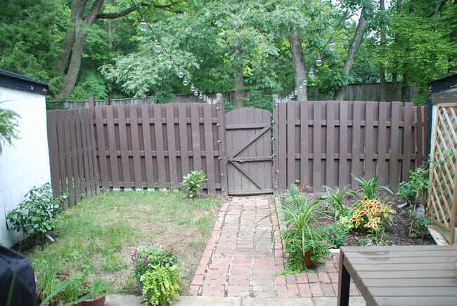 Building Photo - 2925 Espana Ct