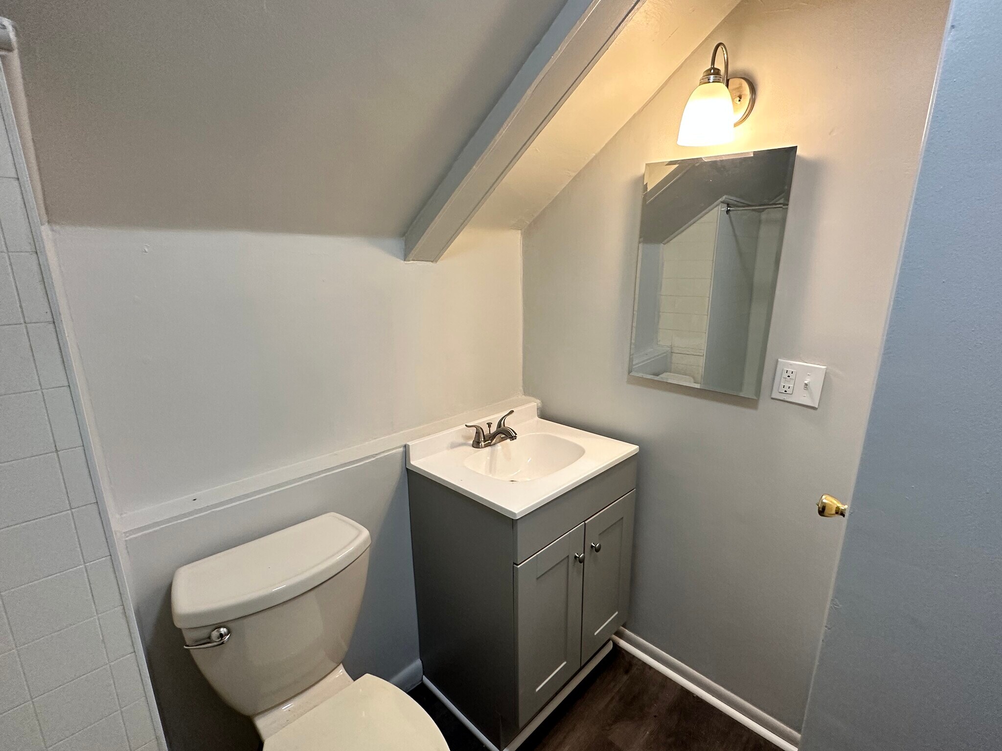 Bathroom - 606 W 5th St