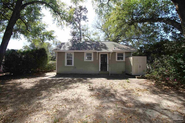 Building Photo - 3102 E De Soto St