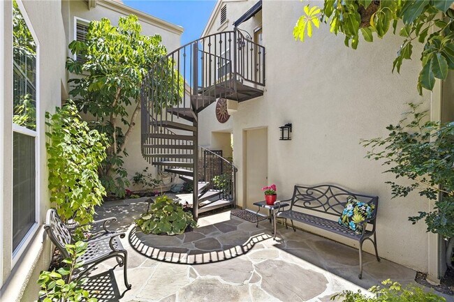 Building Photo - 48 Downfield Way