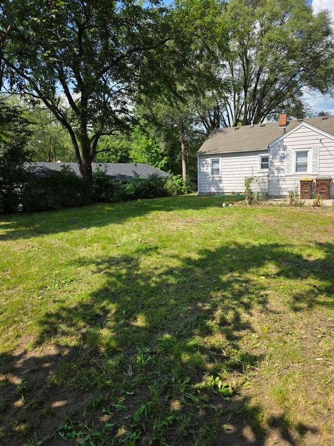 Building Photo - 173 E Greenview Ave