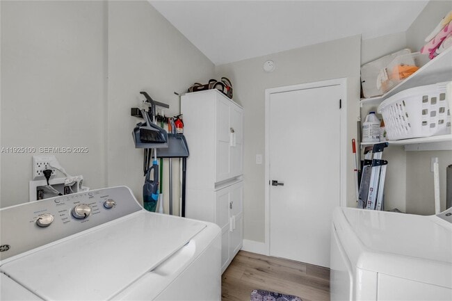 Building Photo - 1204 NE 7th St