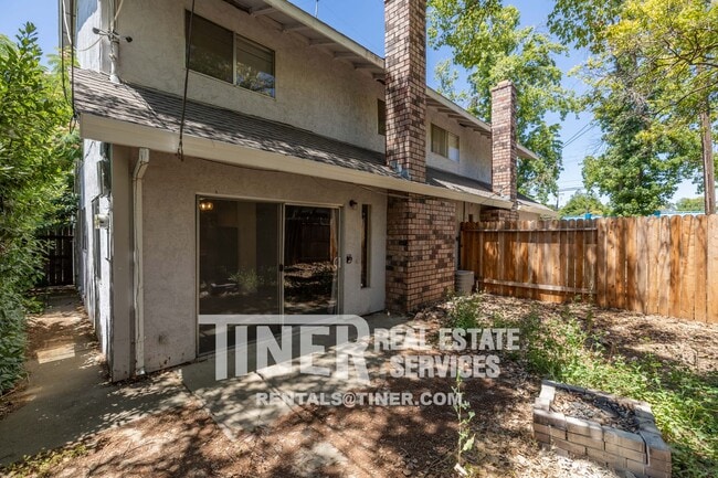 Building Photo - Darling 3 Bedroom Near Downtown - Location...