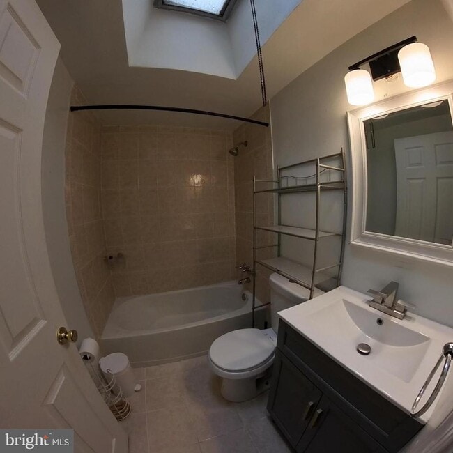 Building Photo - 2620 Taunton St