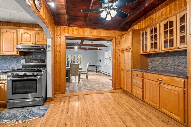 Building Photo - 72 Whalepond Rd