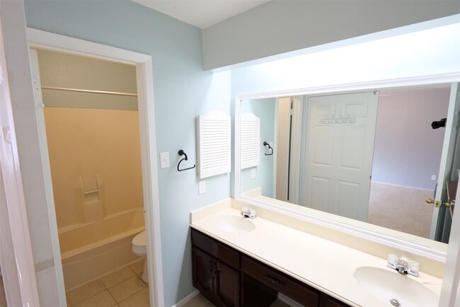 Building Photo - 22311 Fincastle Dr