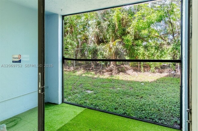 Building Photo - 9460 Fontainebleau Blvd