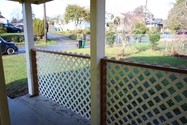 Building Photo - Beautiful 3bd1ba SF House with a Huge Yard...