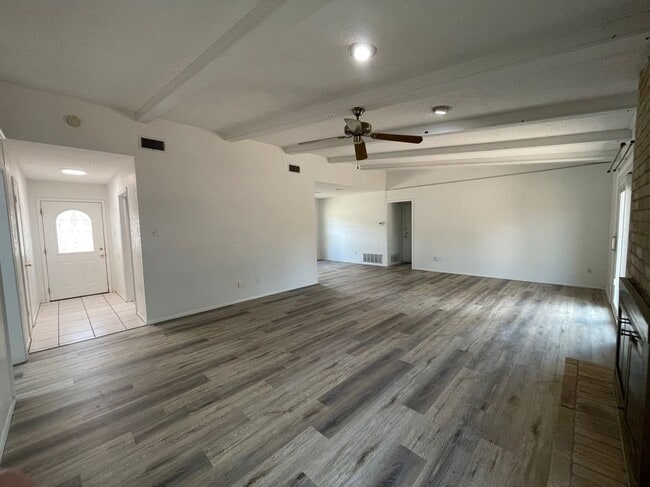 Building Photo - 8704 Black Oak St