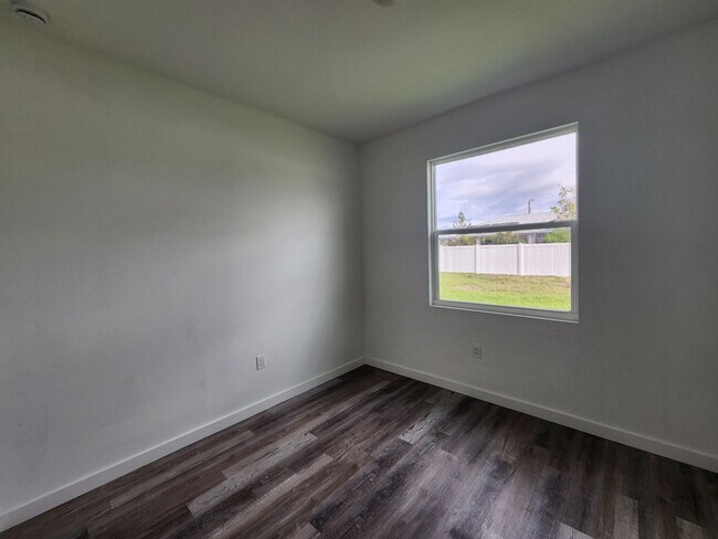 Building Photo - 905 NW 1st St