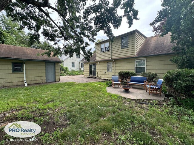 Building Photo - 3 Bedroom Home in St. Paul