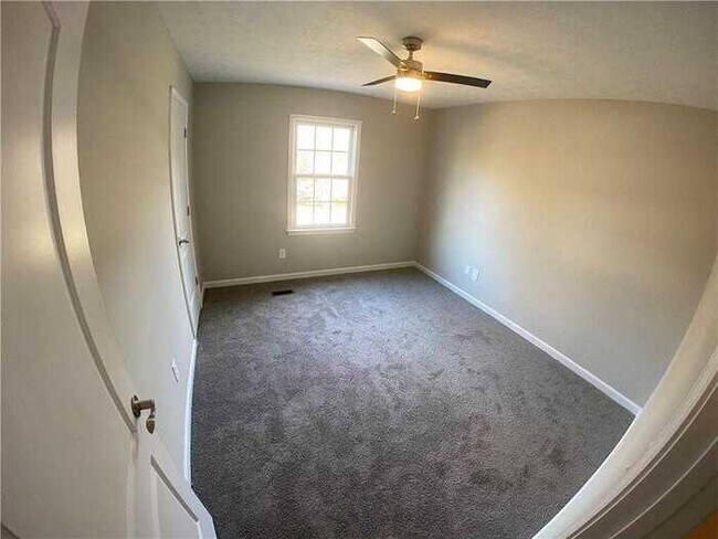 Building Photo - Fantastic 4bd/2ba home! Coming soon!