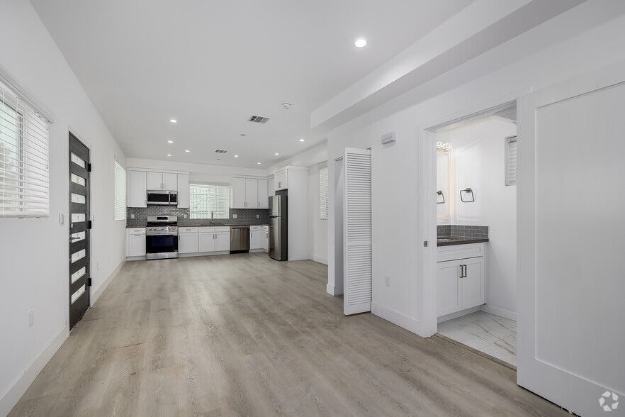 2BR, 2.5BA - 1,200SF - Living Room - 1301 E 27th St