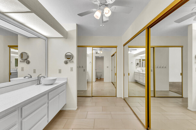 Building Photo - 48594 Oakwood Way