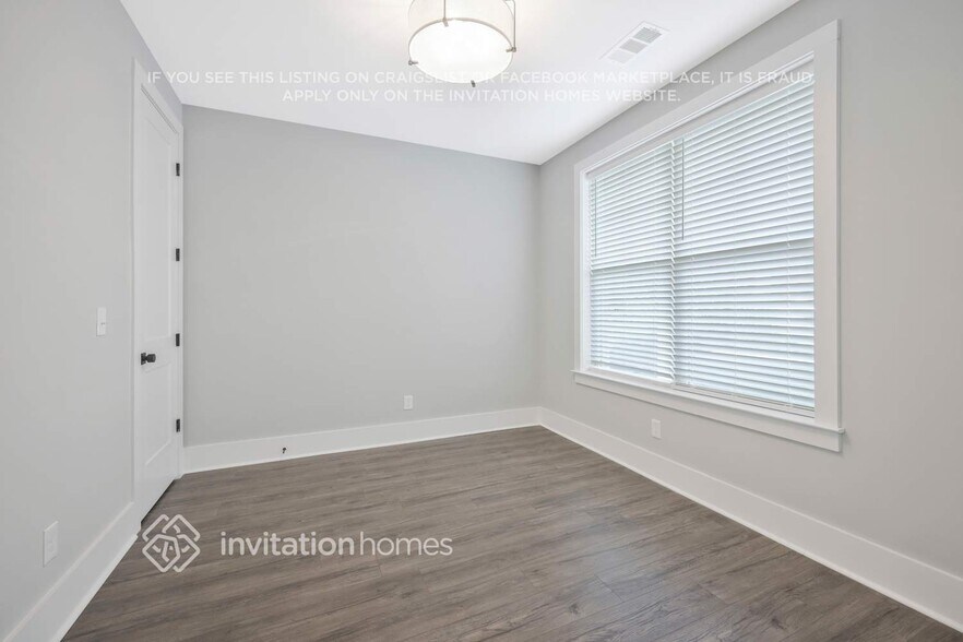 Building Photo - 647 Vernon Ave