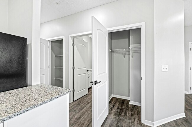 Building Photo - 260 N 10th St