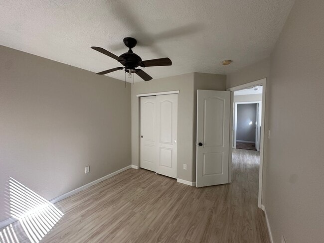 Building Photo - 3 bedroom 2.5 Bath Home in gated NE heights