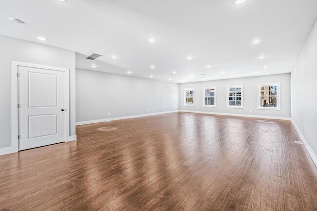 Building Photo - 24 S Washington Ave