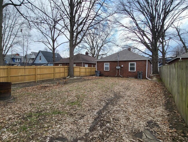 Building Photo - 1114 N Dearborn St