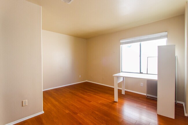 Building Photo - 655 Roscoe St